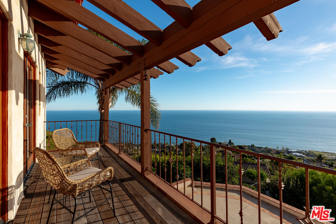 4240 Avenida De La Encinal