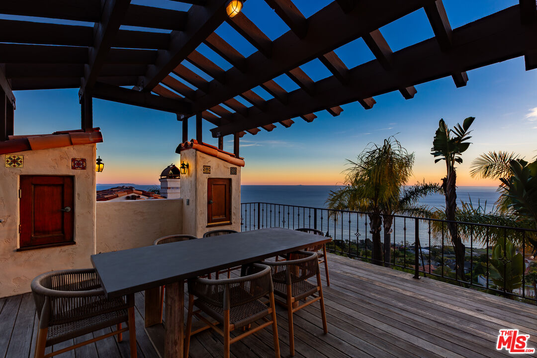 4240 Avenida De La Encinal