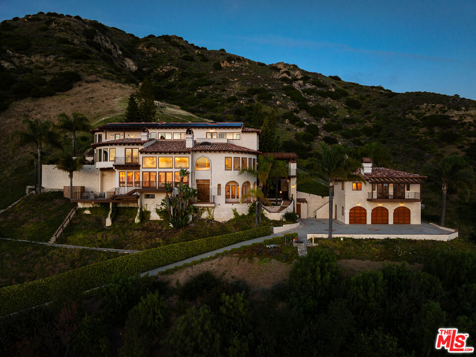 4240 Avenida De La Encinal