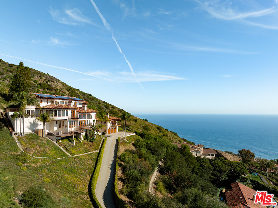 4240 Avenida De La Encinal