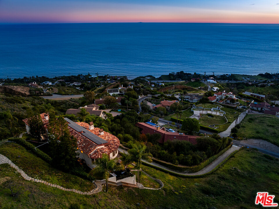 4240 Avenida De La Encinal