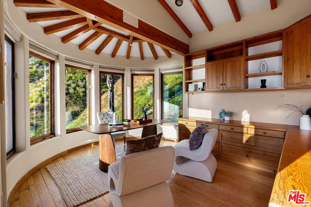 4240 Avenida De La Encinal