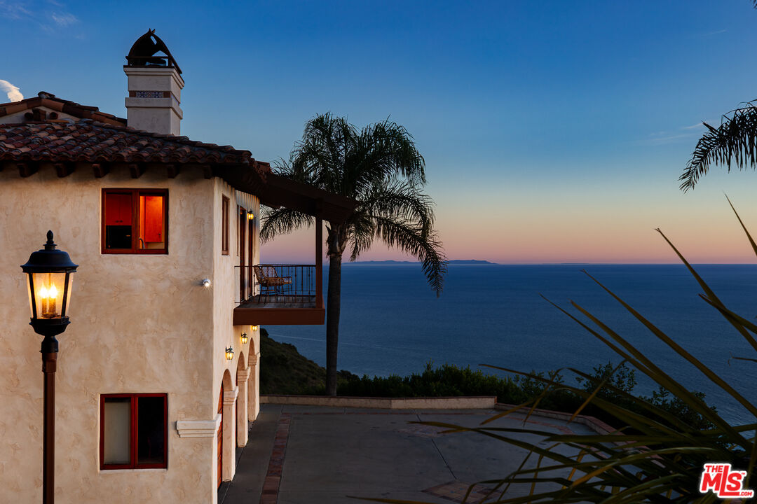4240 Avenida De La Encinal