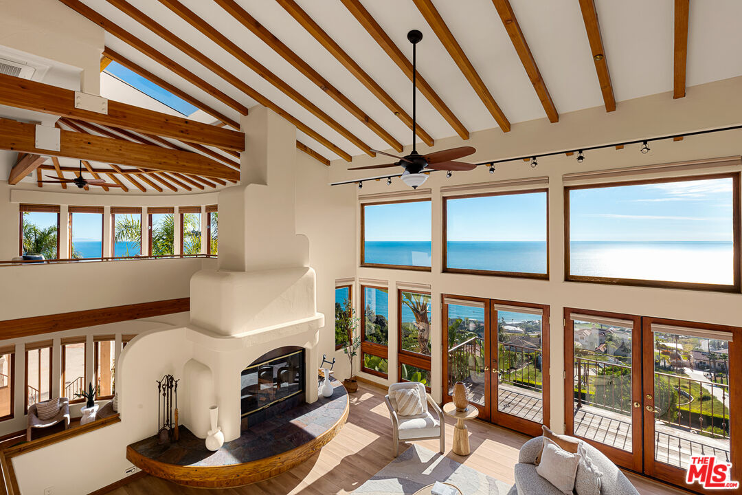 4240 Avenida De La Encinal