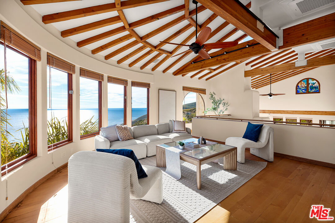 4240 Avenida De La Encinal
