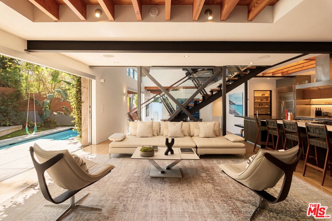 562 Stassi Ln