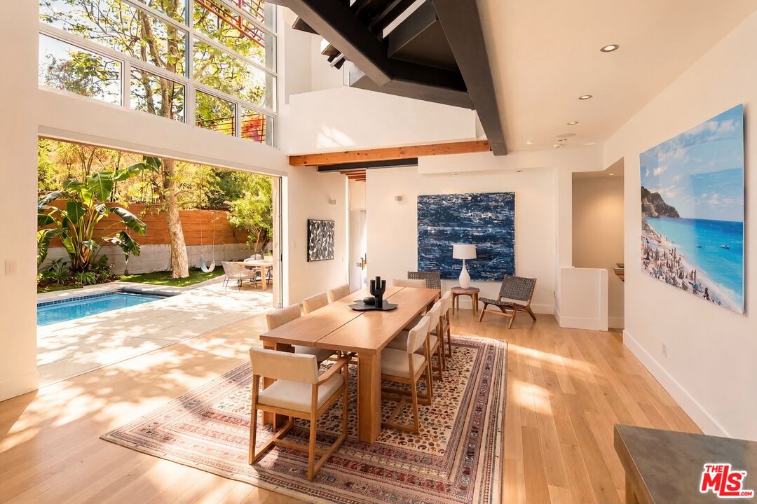562 Stassi Ln