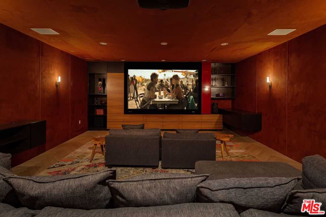 562 Stassi Ln