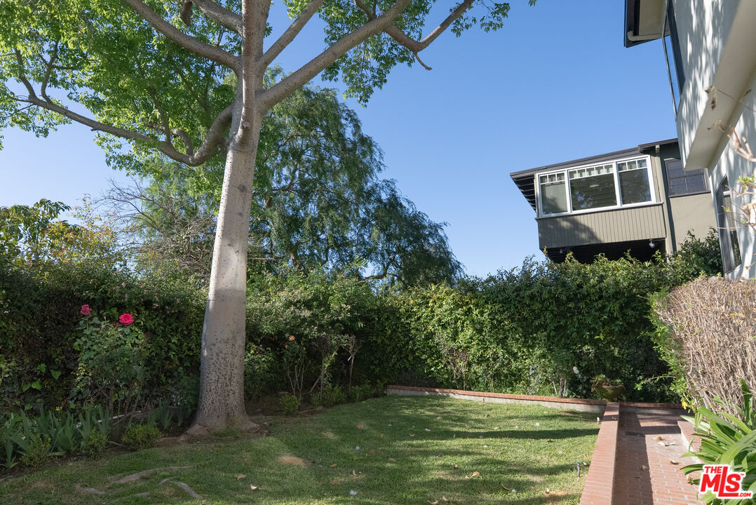 2401 Meadow Valley Ter