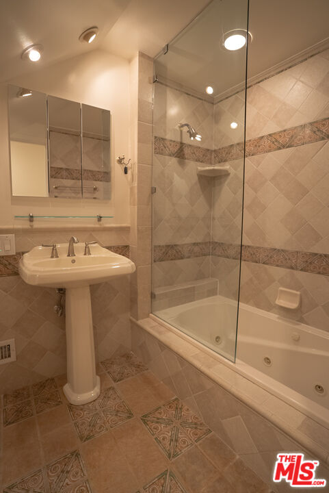 2401 Meadow Valley Ter