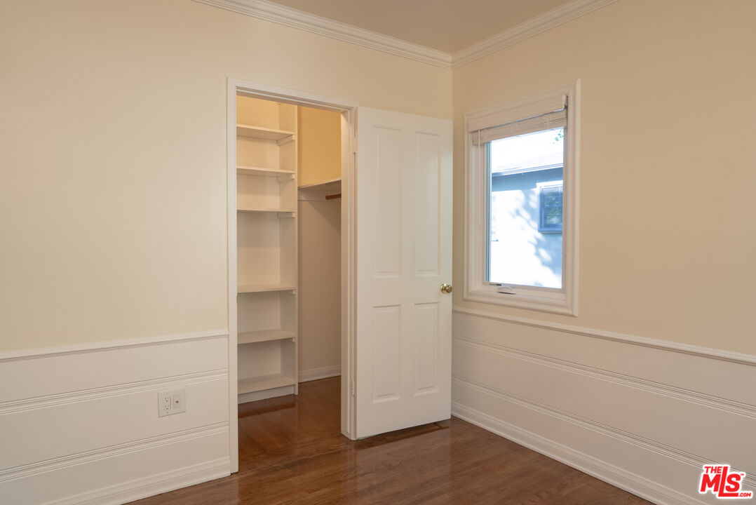 2401 Meadow Valley Ter