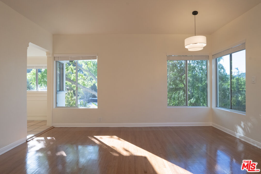 2401 Meadow Valley Ter