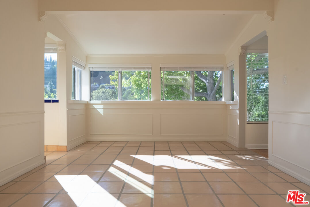 2401 Meadow Valley Ter