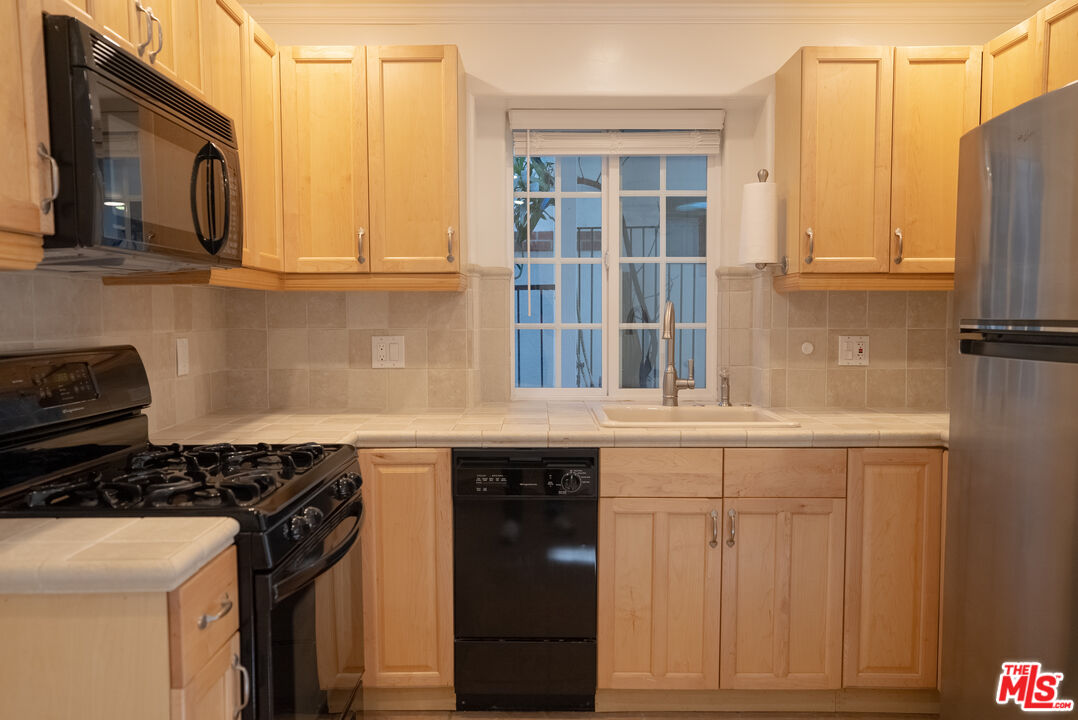 2401 Meadow Valley Ter