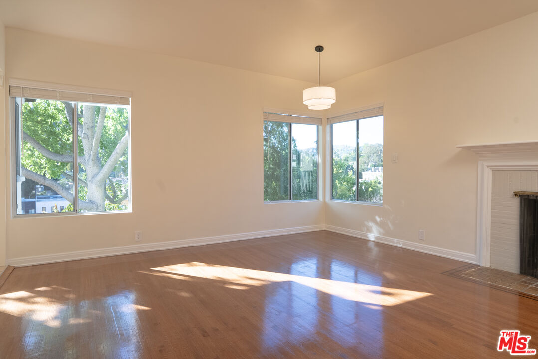 2401 Meadow Valley Ter