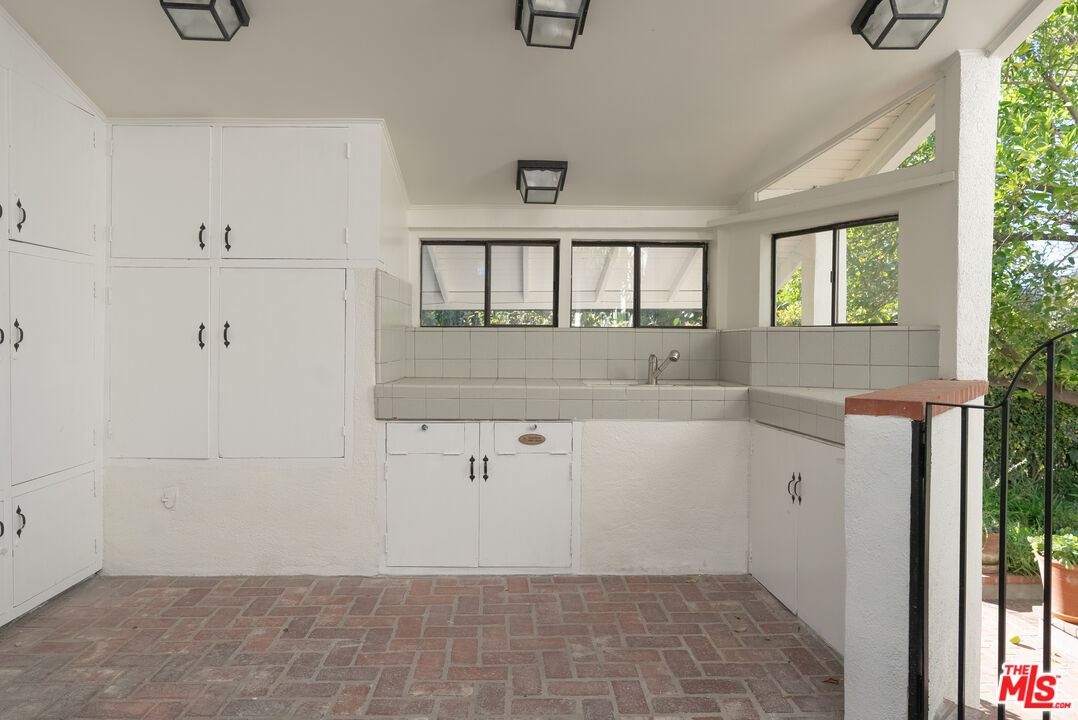 2401 Meadow Valley Ter