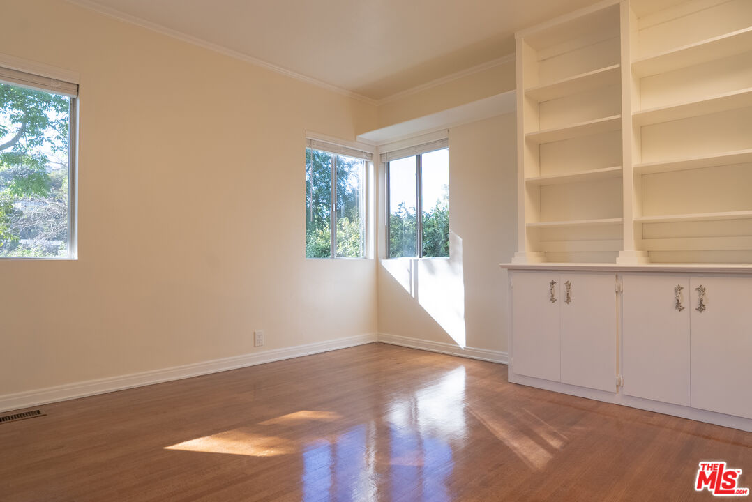 2401 Meadow Valley Ter