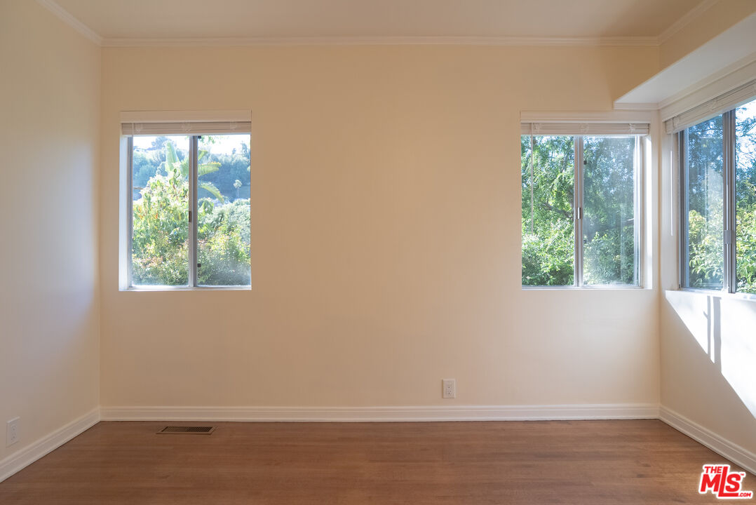 2401 Meadow Valley Ter