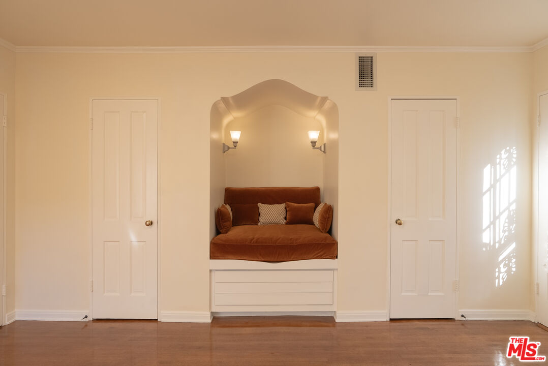 2401 Meadow Valley Ter