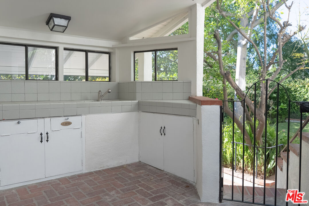 2401 Meadow Valley Ter
