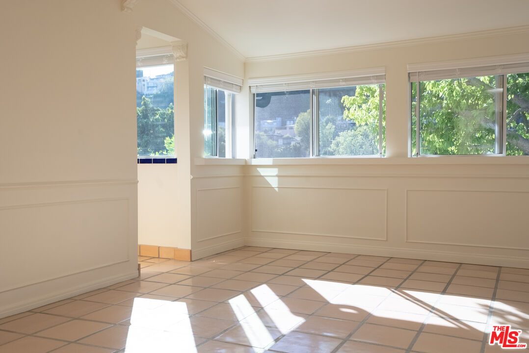 2401 Meadow Valley Ter