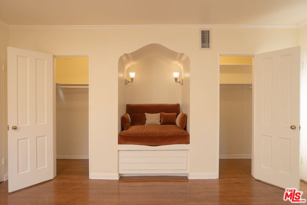 2401 Meadow Valley Ter
