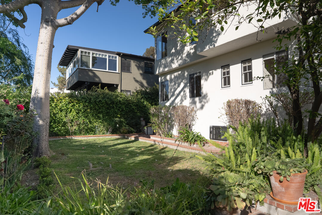 2401 Meadow Valley Ter