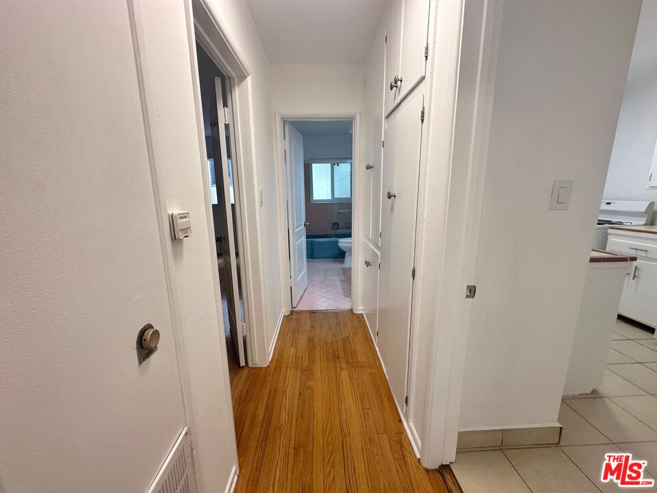1000 N Orange Grove Ave Unit: 3