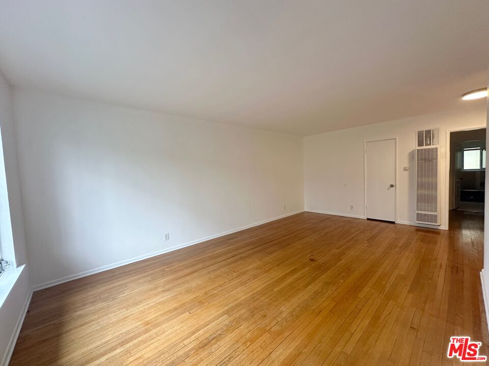 1000 N Orange Grove Ave Unit: 3