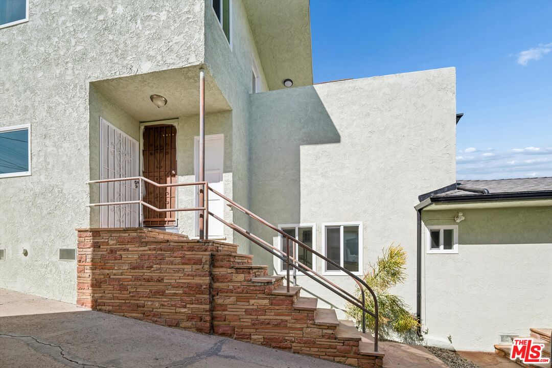 1321 S Mansfield Ave