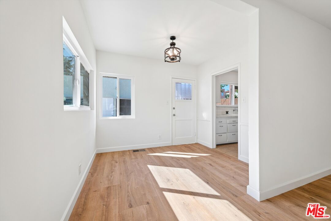 1321 S Mansfield Ave