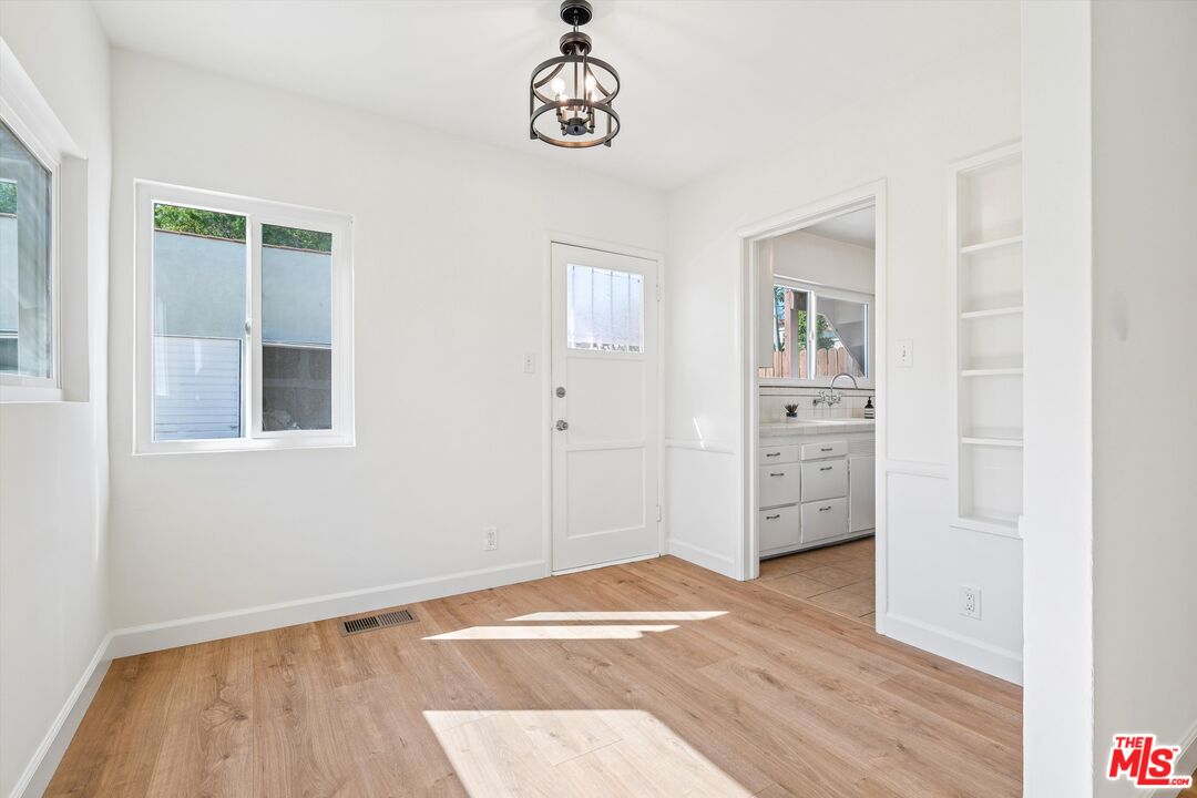 1321 S Mansfield Ave