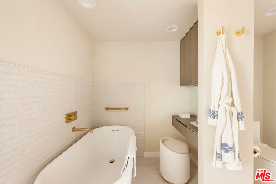 13700 Marina Pointe Dr Unit: 1410