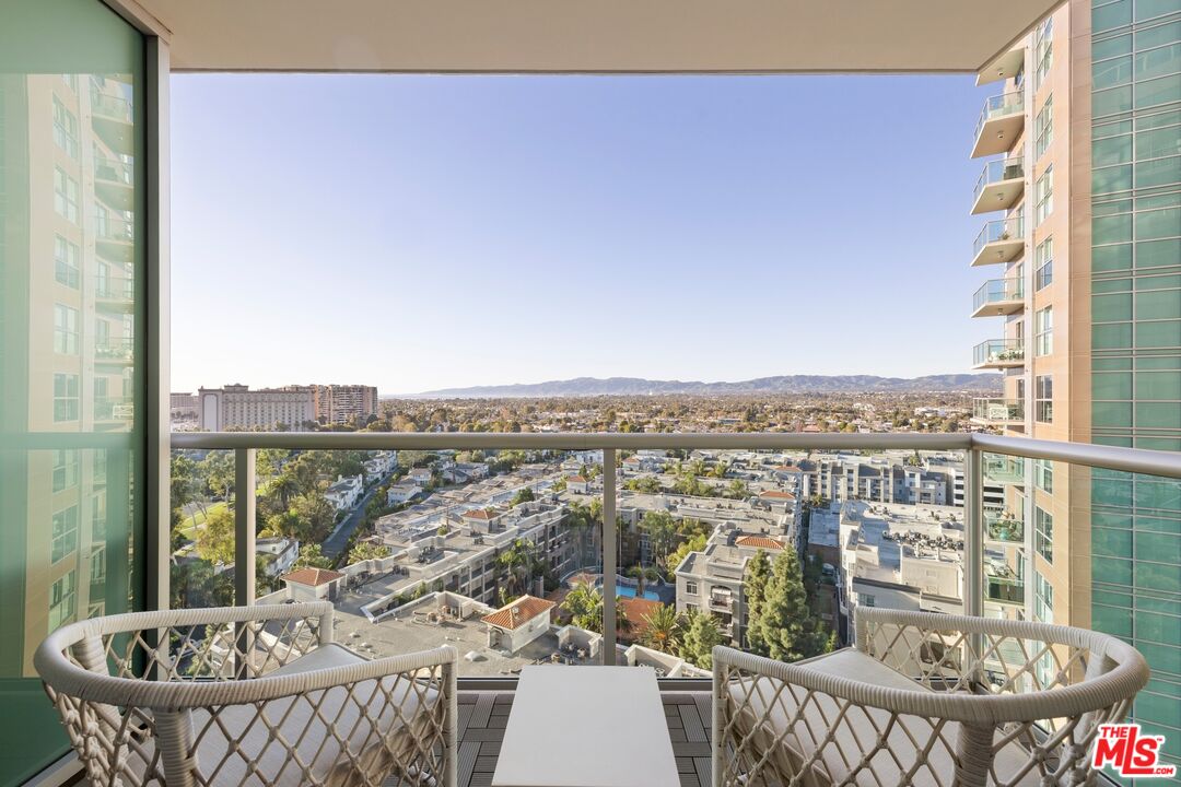 13700 Marina Pointe Dr Unit: 1410
