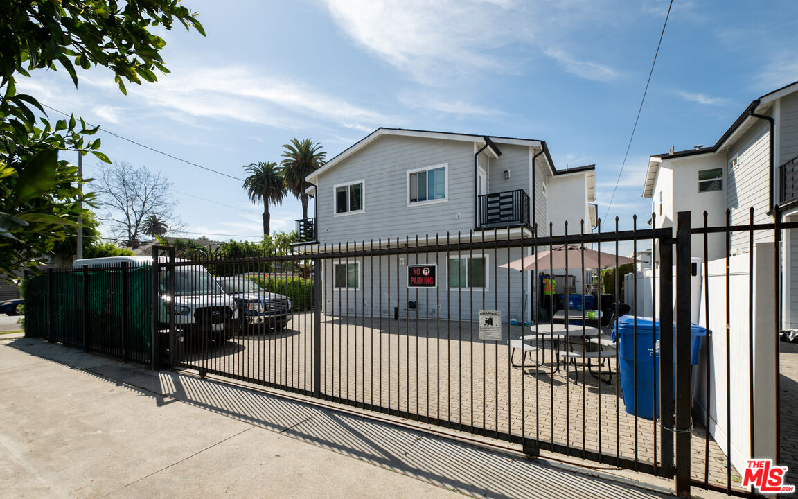 1135 Leighton Ave