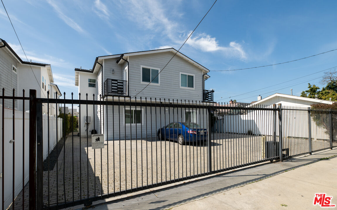 1135 Leighton Ave