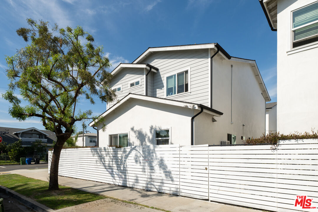 1135 Leighton Ave