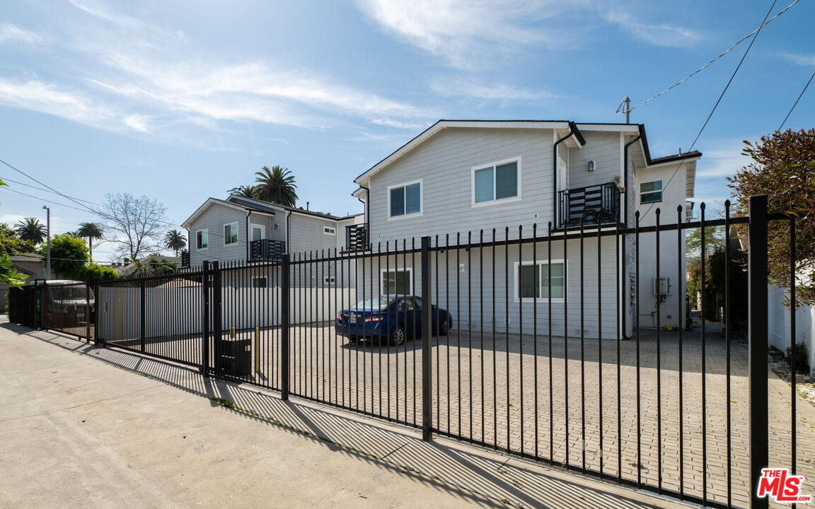 1135 Leighton Ave