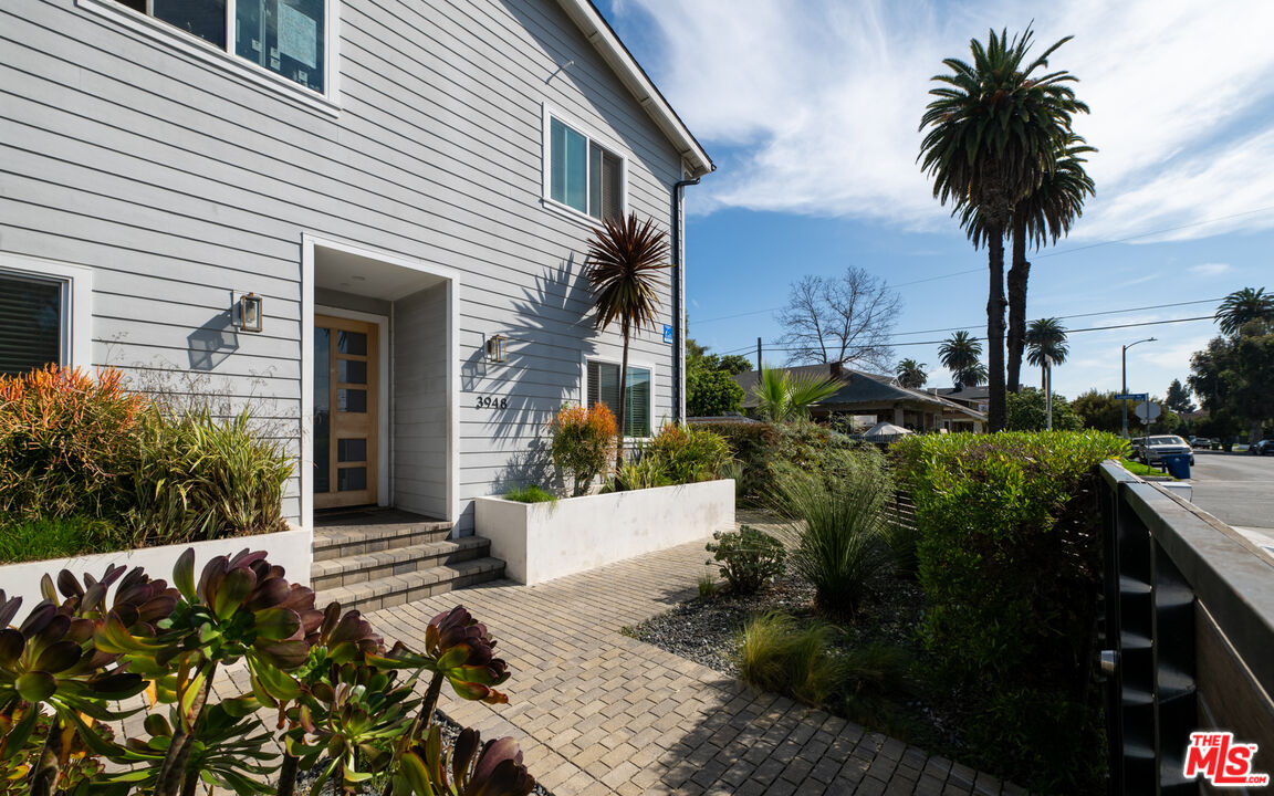 1135 Leighton Ave
