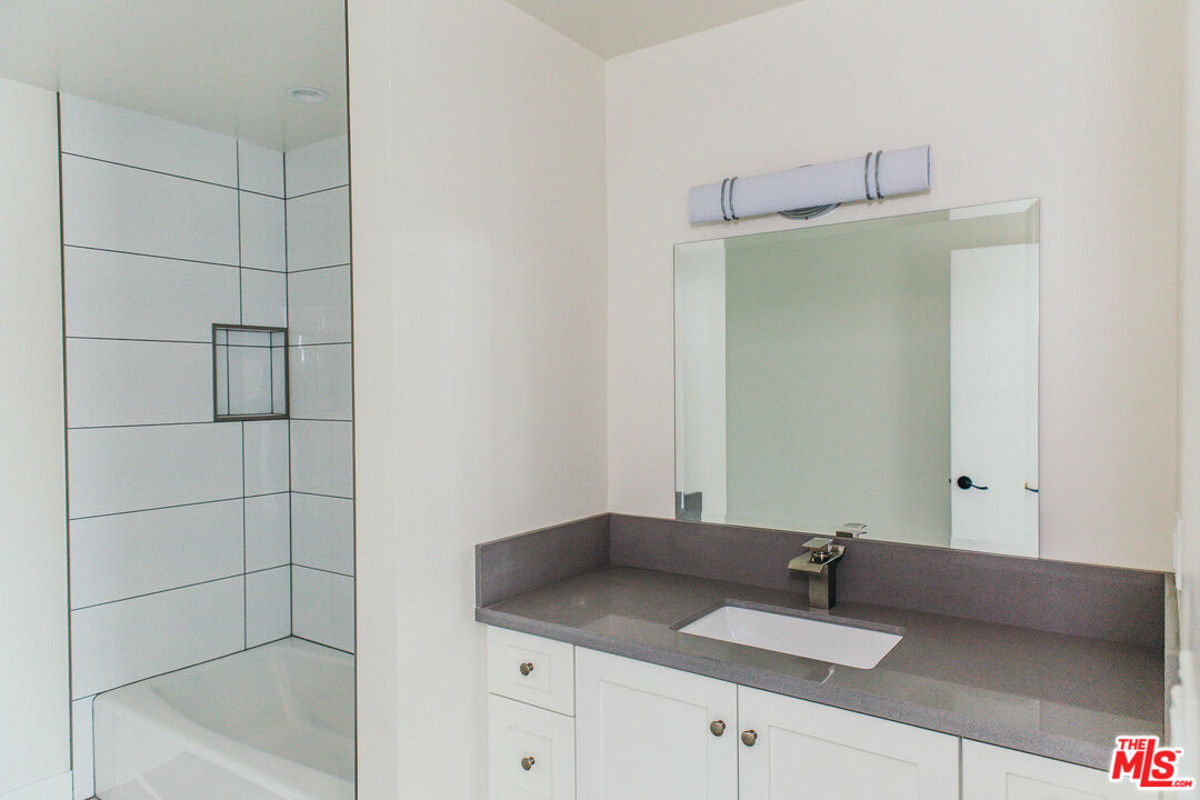 1431 S Sherbourne Dr Unit: 4