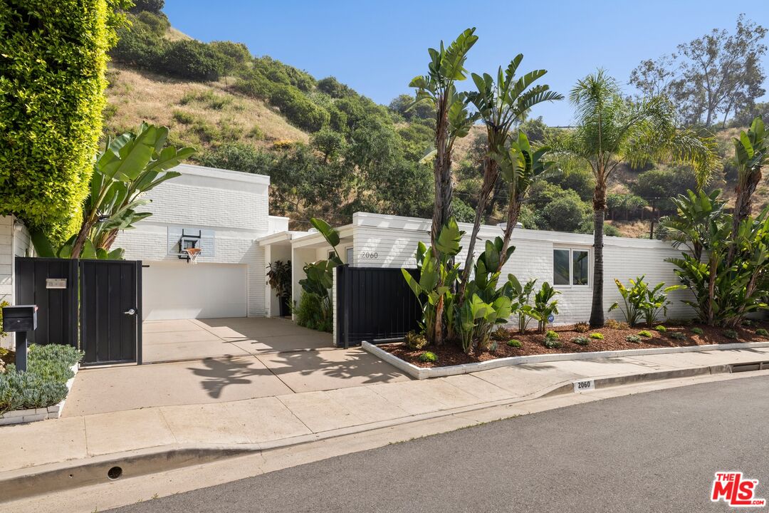 2060 N Beverly Dr