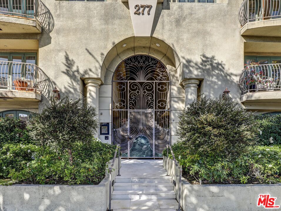 277 S Spalding Dr Unit: 102