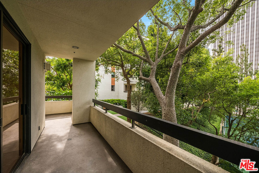 2132 Century Park Ln Unit: 104