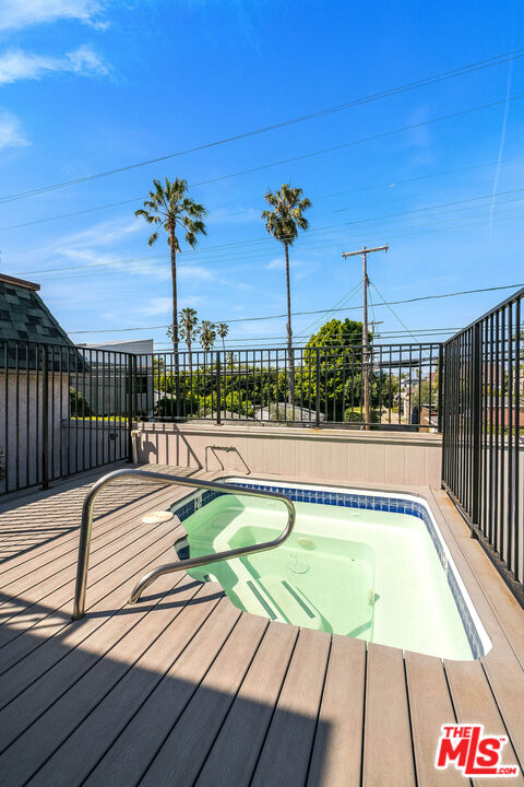 445 Washington Blvd Unit: 10