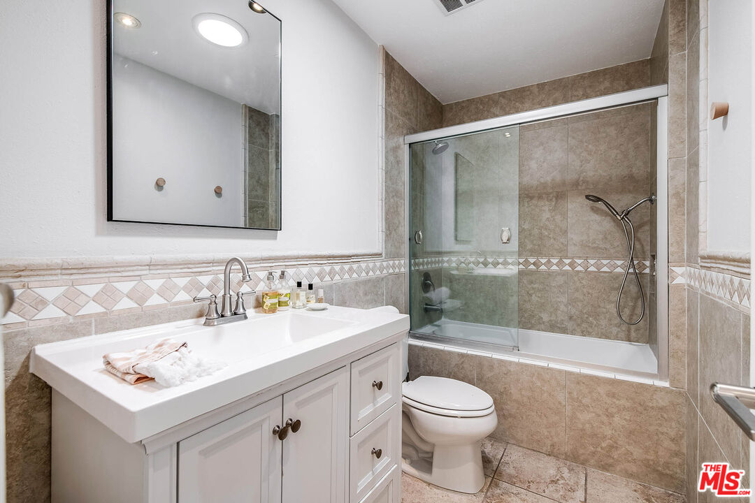 445 Washington Blvd Unit: 10