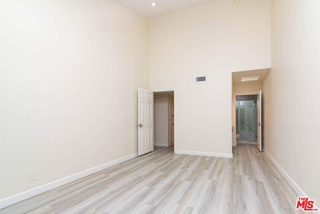 8515 FALMOUTH AVE Unit: 422