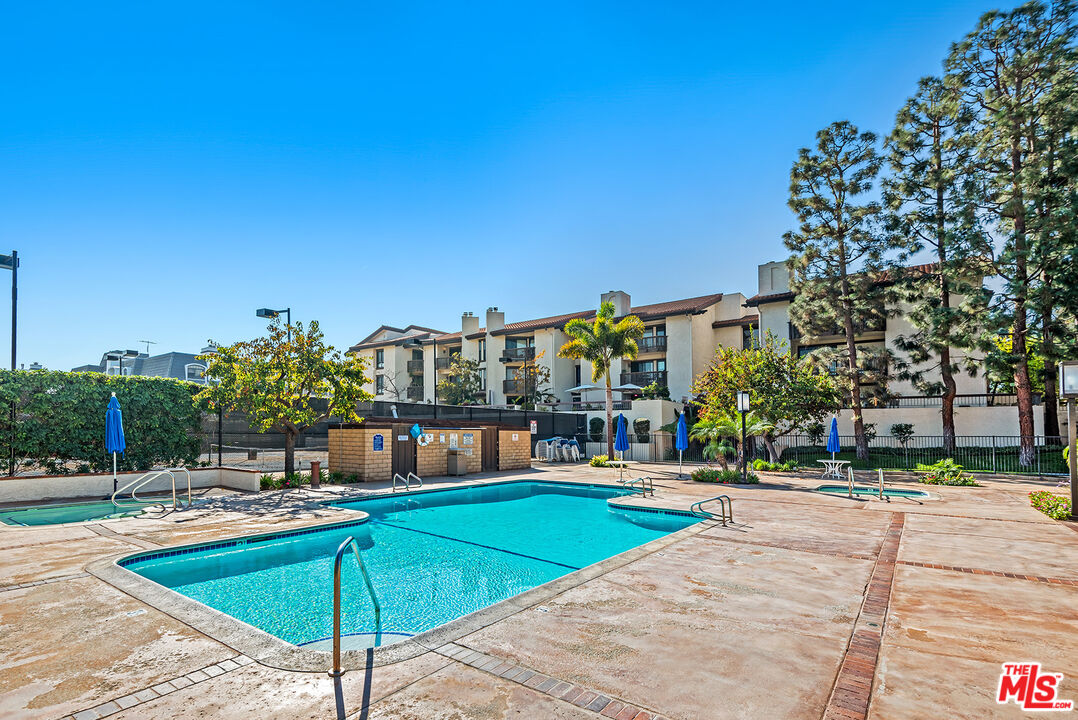 8515 FALMOUTH AVE Unit: 422