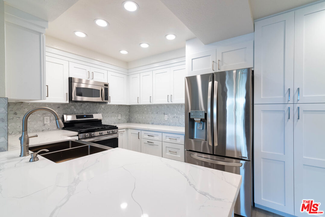 8515 FALMOUTH AVE Unit: 422