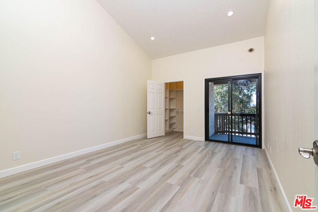 8515 FALMOUTH AVE Unit: 422