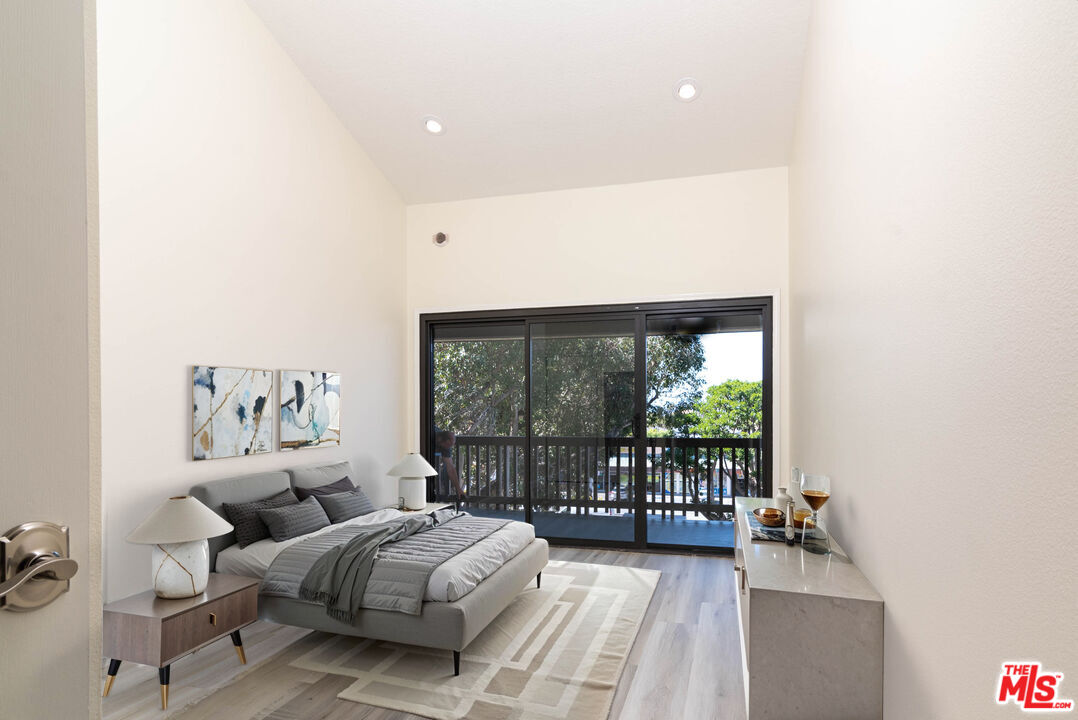 8515 FALMOUTH AVE Unit: 422